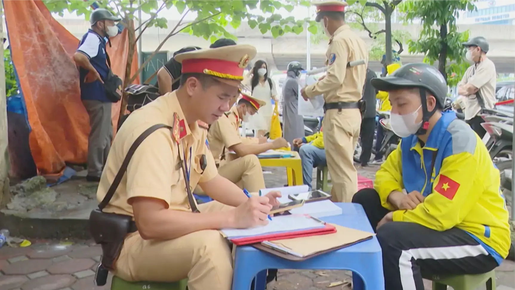 CSGT xử lý người che biển số để né camera AI